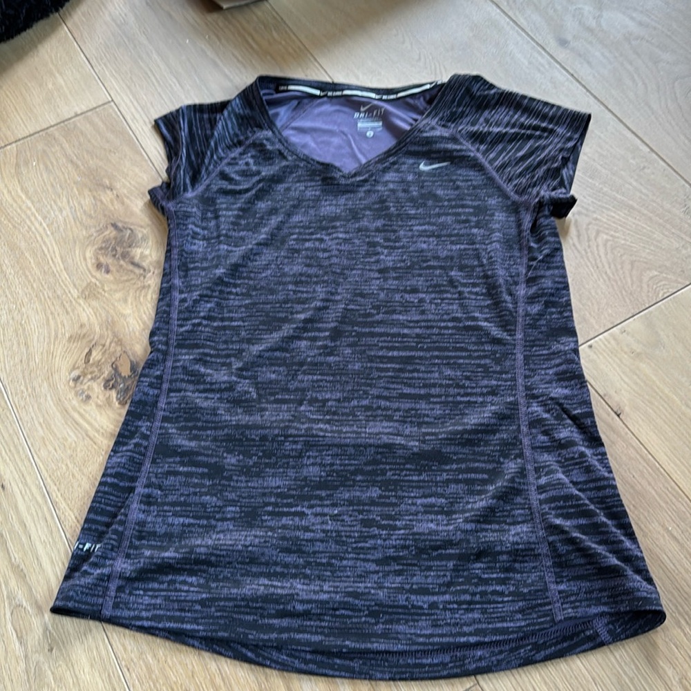 Nike Dri-Fit Miler v-neck short sleeve Heather black and purple top size small